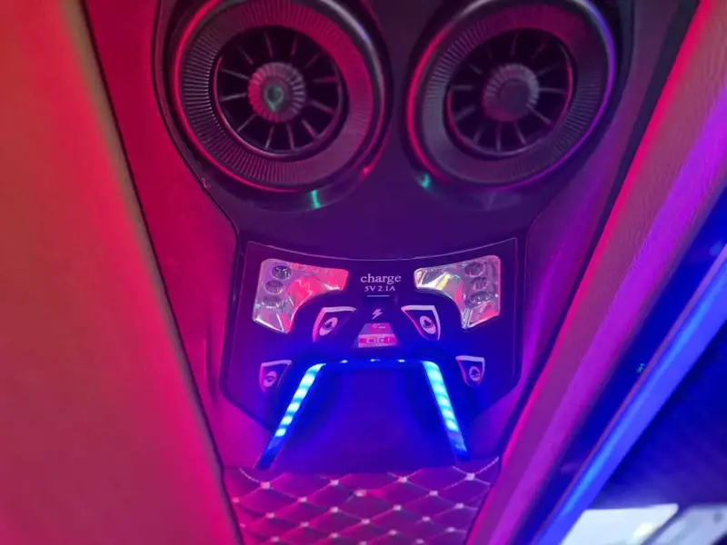 Interior microbuz transport persoane